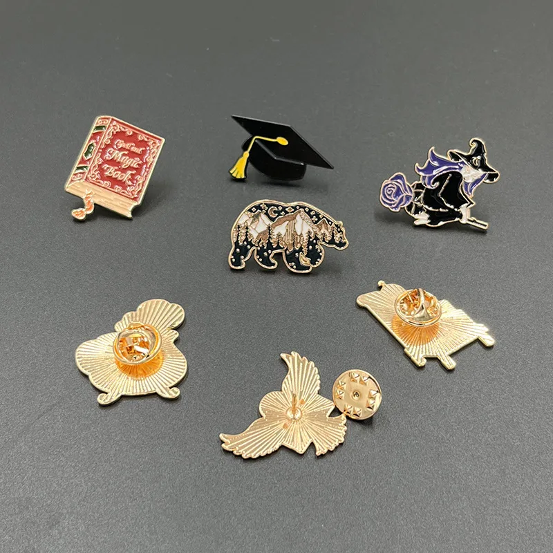 New movie merchandise brooch,  - Anime Kingdom Merchandise recension och pris